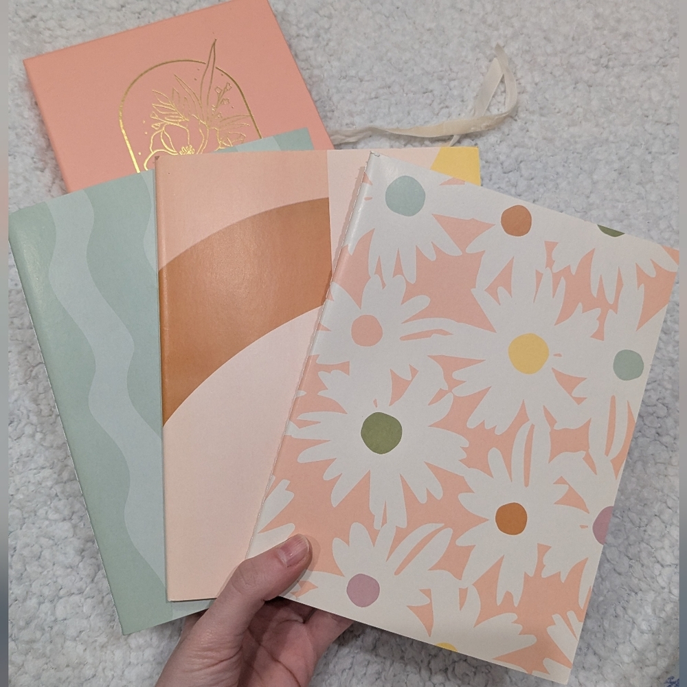 Pink Box Set Of 3 Notebooks - Picture 4 of 5